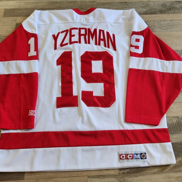 Vintage Steve Yzerman #19 Detroit Red Wings Jersey Mens XXL NHL Hockey CCM 90s. - Picture 14 of 14